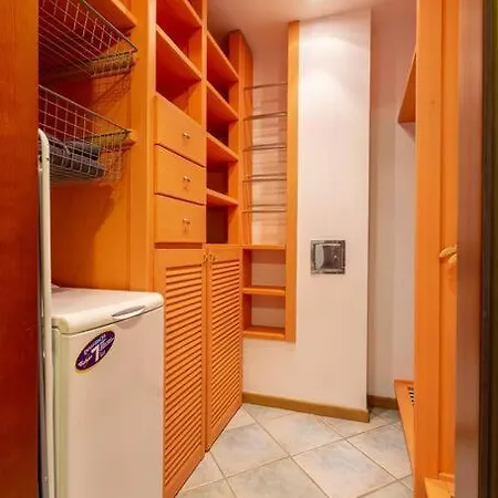 Apartament Cozy, Bright, Comfy Studio Next To The Old Town. *