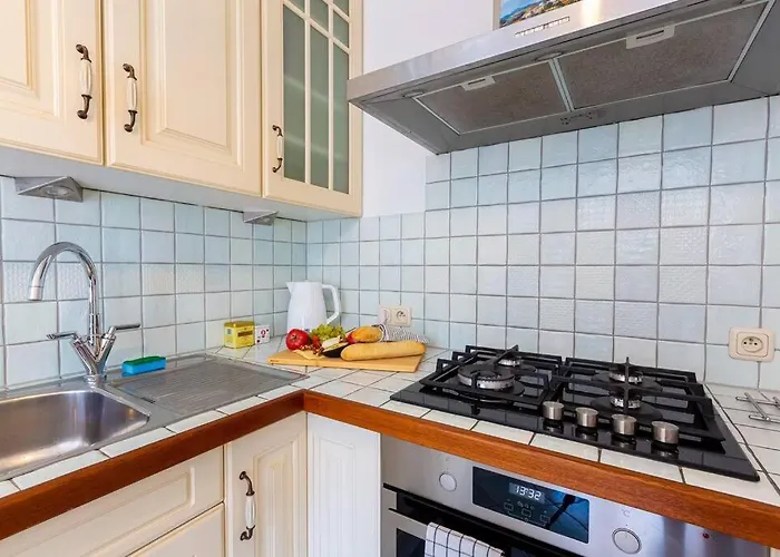 Cozy, Bright, Comfy Studio Next To The Old Town. Apartment