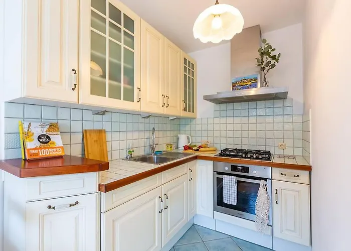 Apartment Cozy, Bright, Comfy Studio Next To The Old Town.